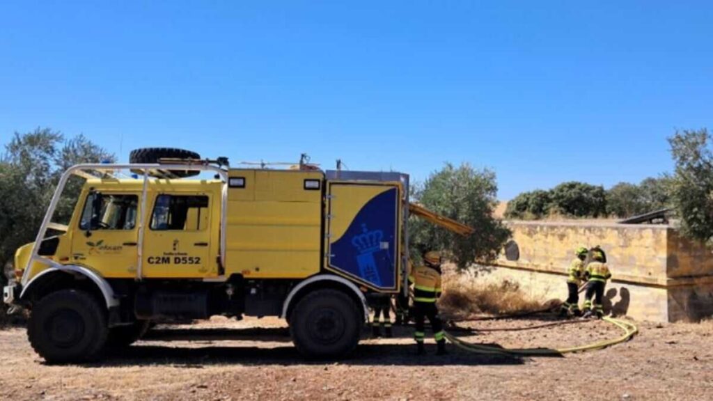 Siete autobombas y una nodriza llevan 100.000 litros de agua a varios pueblos de Toledo ante el desabastecimiento