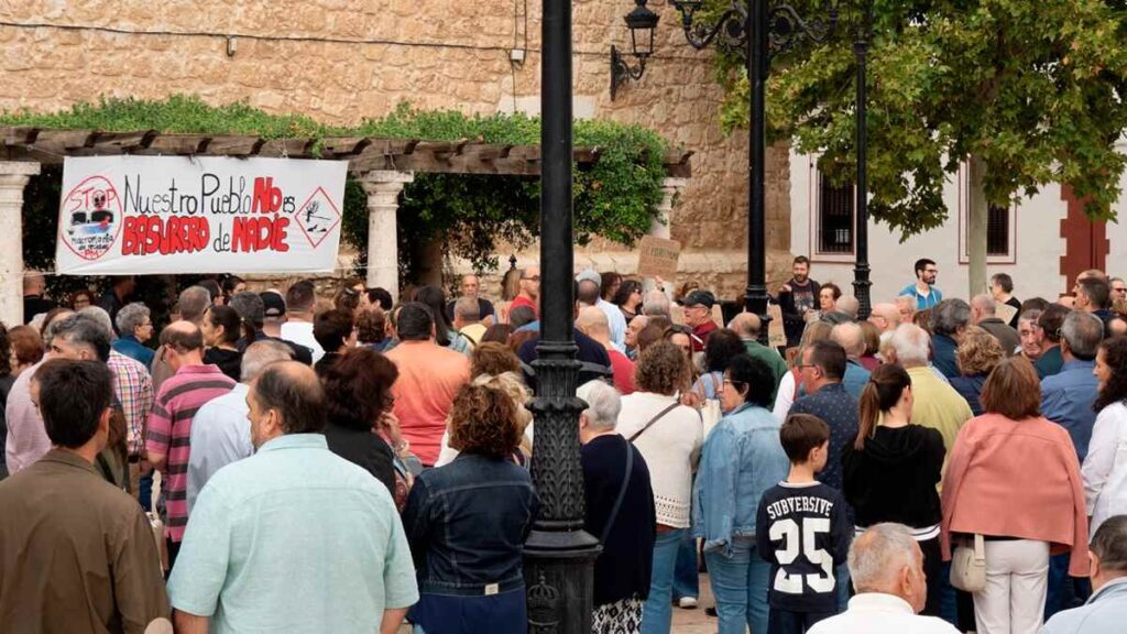 Pedro Muñoz se niega a acoger residuos líquidos y exige al alcalde parar la macroplanta: «No somos el basurero de nadie»